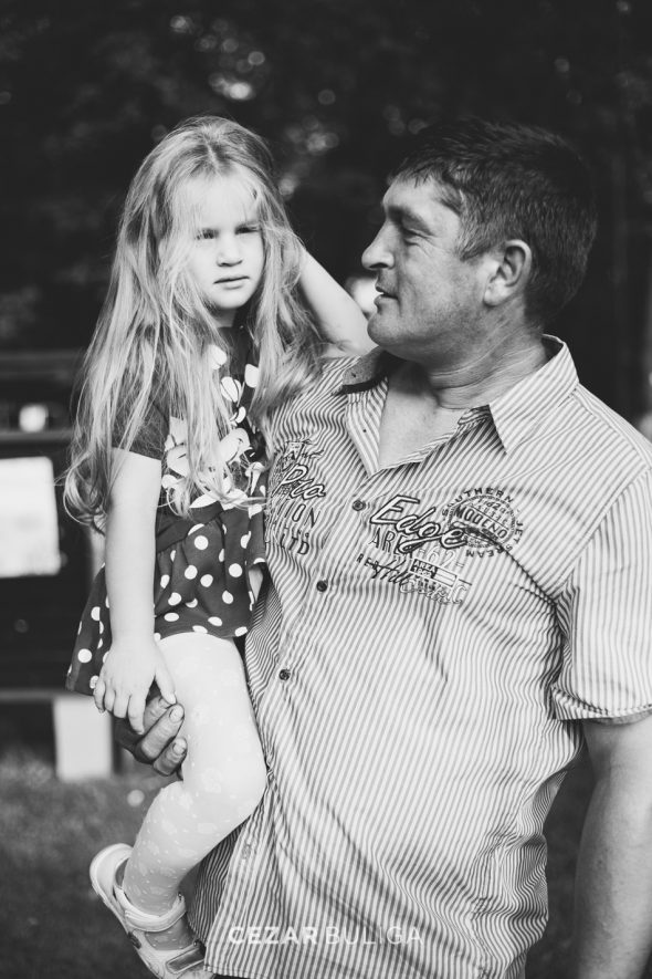 fotografie profesionala de familie platoul cornesti fotograf profesionist targu mures sedinta foto lejera artistica creativa cezar buliga prima tunsoare first haircut Berni portrete copii